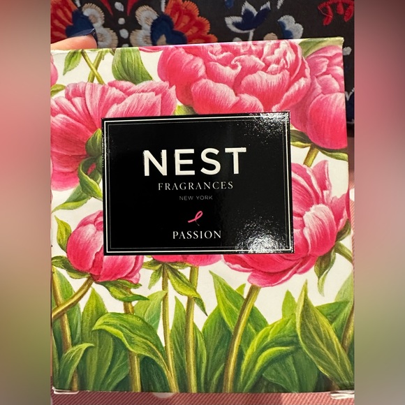 NEST scented candle Passion; limited edition Breast Cancer Research Foundation💞 - Picture 5 of 13